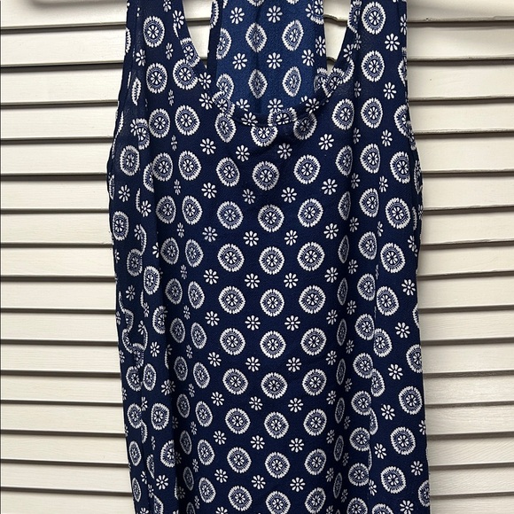 Elegant Navy and White Backless Dress - Picture 4 of 8